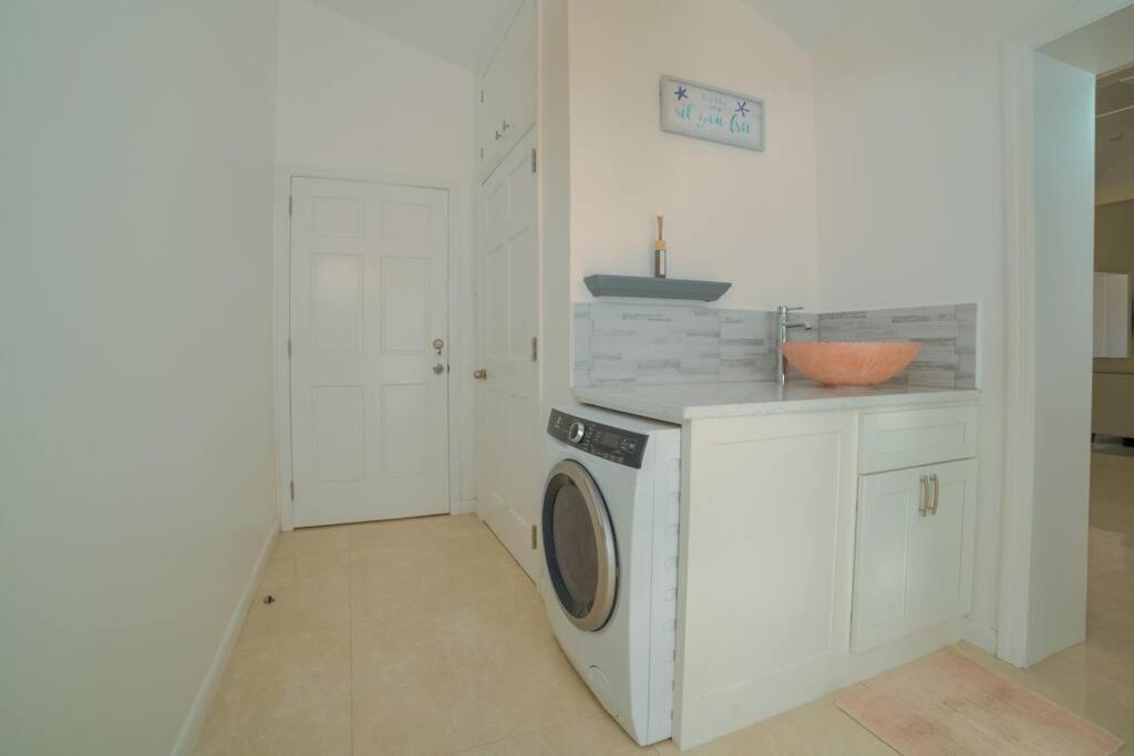 Jolly Harbour Attractive 3-Bedroom Home - Harbour Breeze מראה חיצוני תמונה