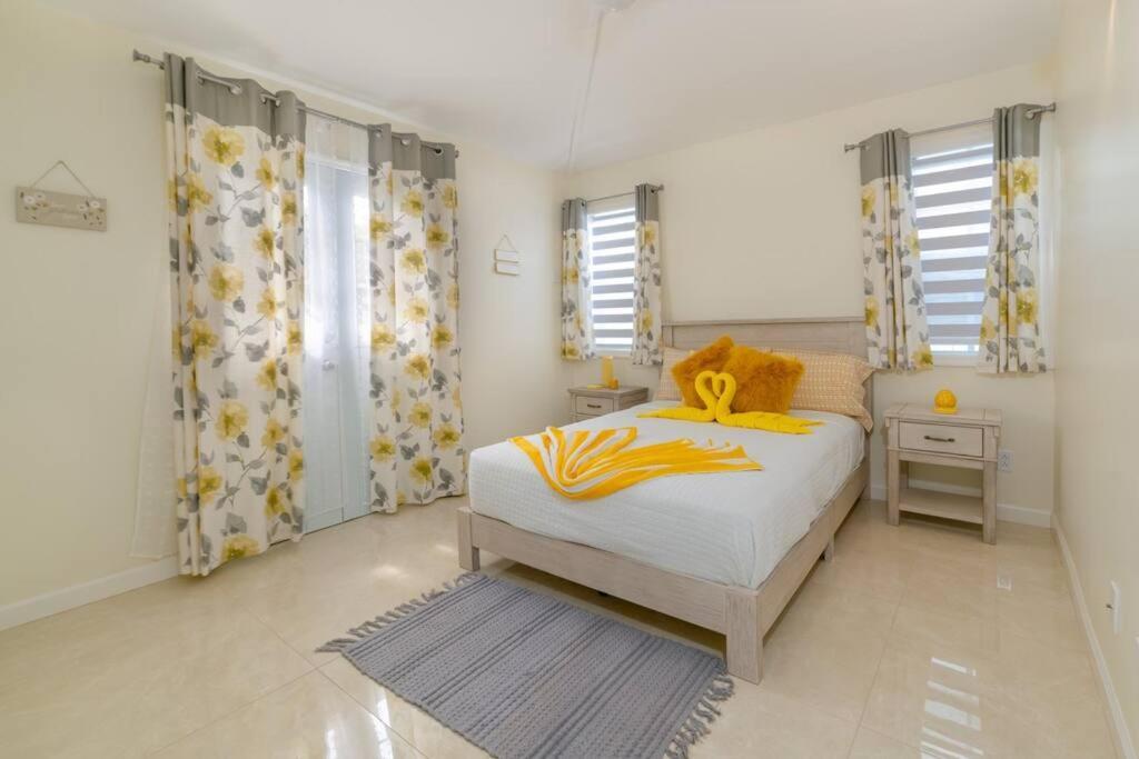 Jolly Harbour Attractive 3-Bedroom Home - Harbour Breeze מראה חיצוני תמונה