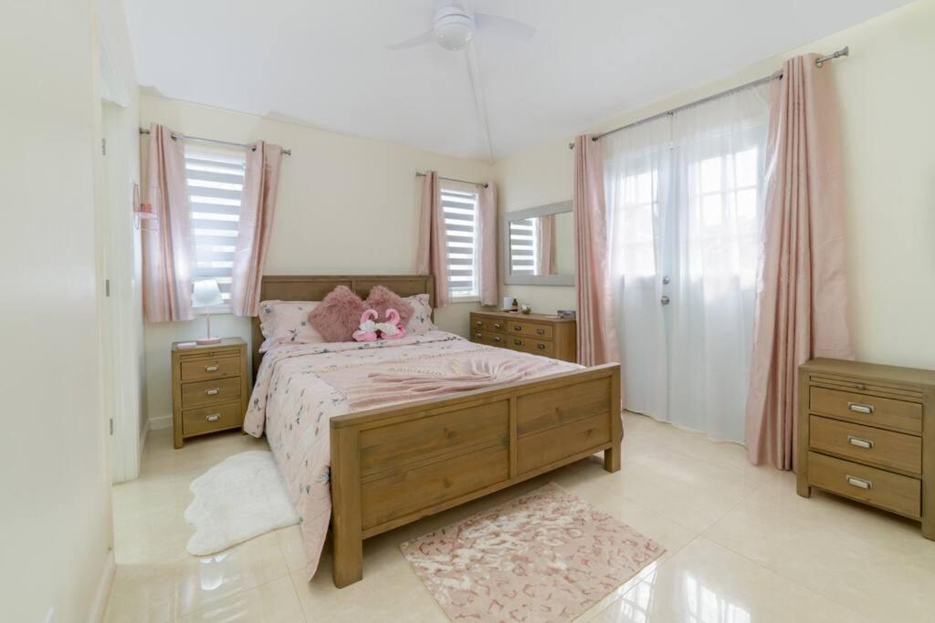 Jolly Harbour Attractive 3-Bedroom Home - Harbour Breeze מראה חיצוני תמונה