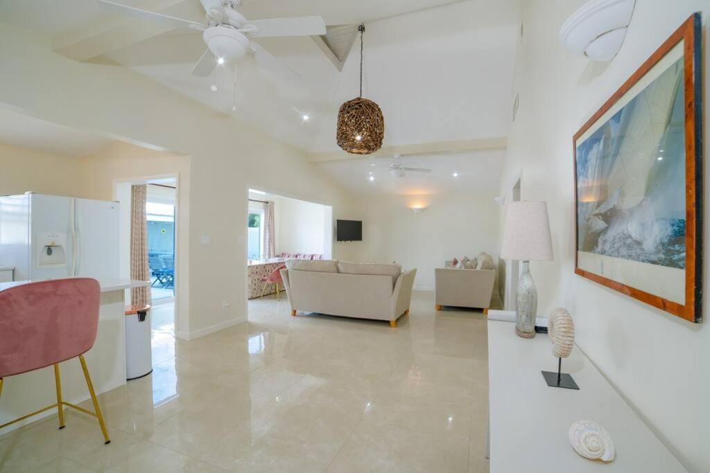 Jolly Harbour Attractive 3-Bedroom Home - Harbour Breeze מראה חיצוני תמונה