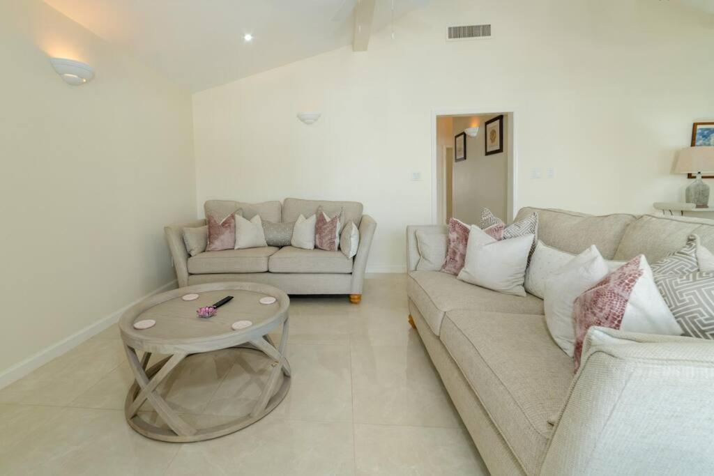 Jolly Harbour Attractive 3-Bedroom Home - Harbour Breeze מראה חיצוני תמונה